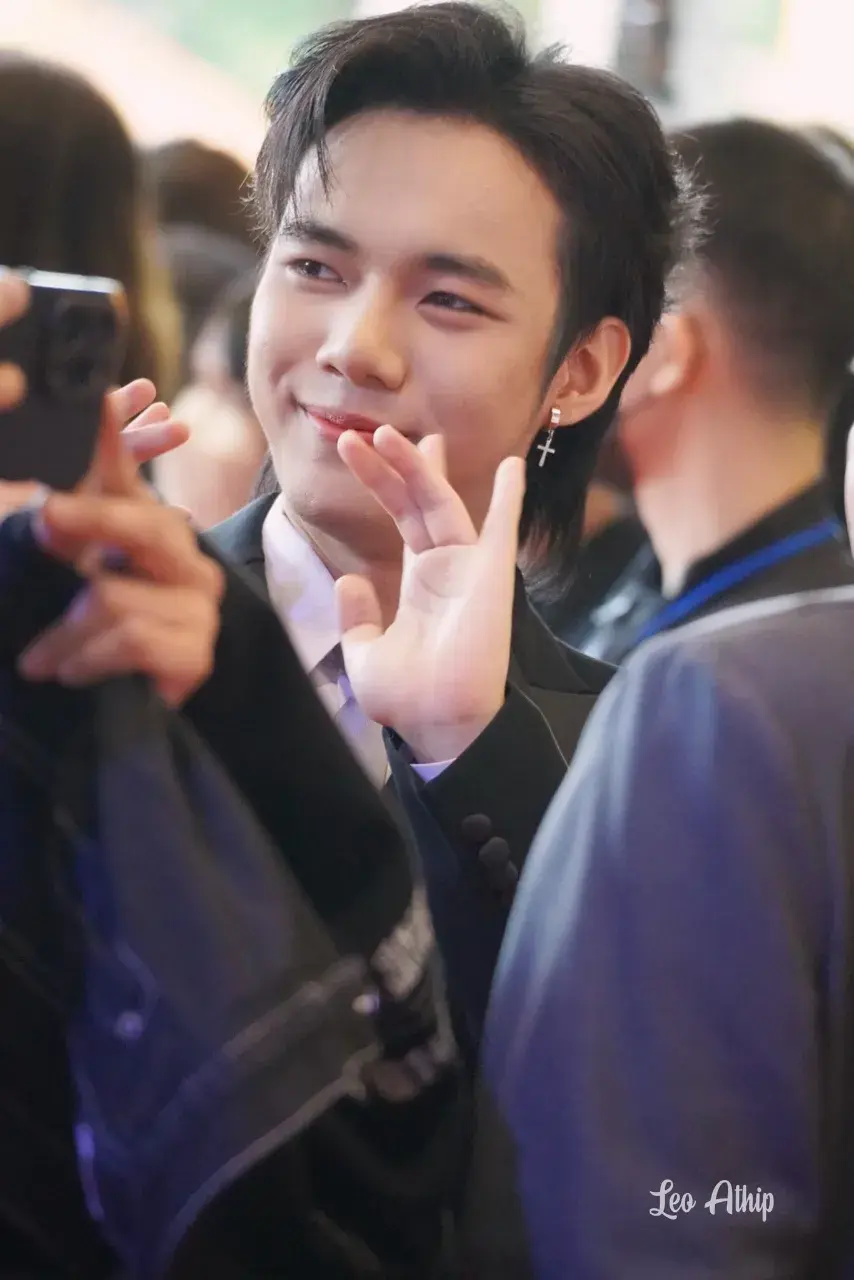 ลีโอ อธิป นักร้องลูกทุ่งดาวรุ่งชายยอดเยี่ยมแห่งปี