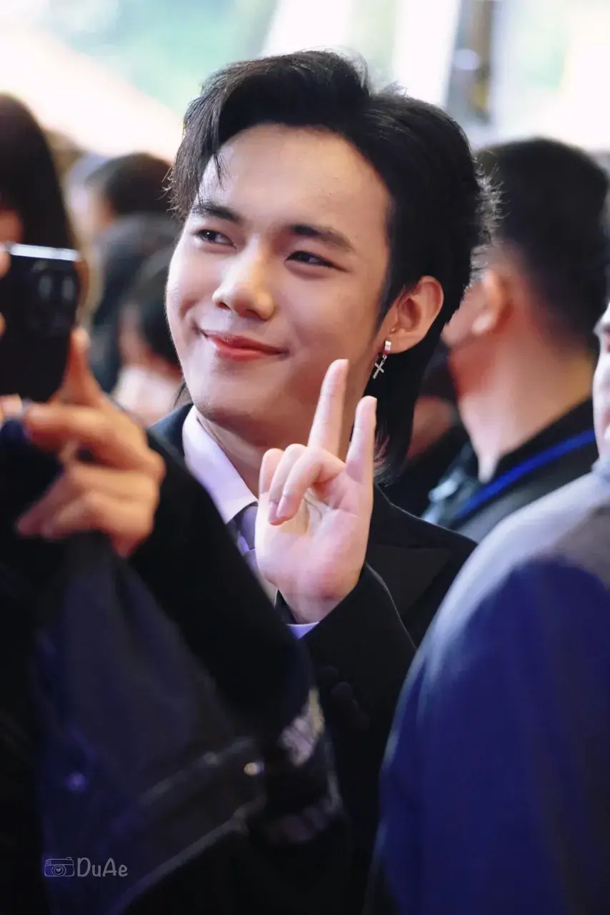 ลีโอ อธิป นักร้องลูกทุ่งดาวรุ่งชายยอดเยี่ยมแห่งปี
