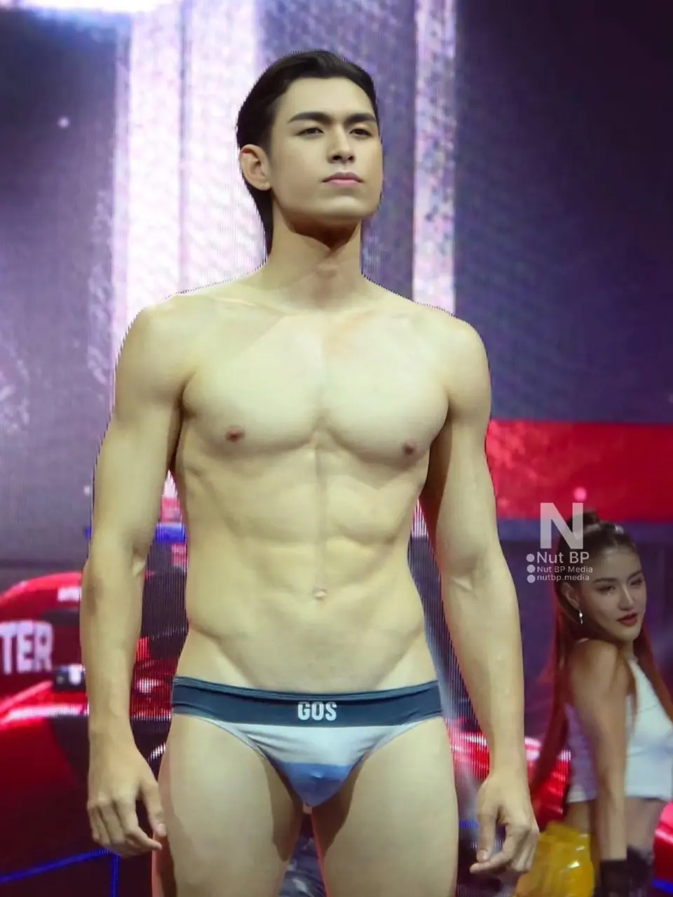 ประกวดชายหล่อ