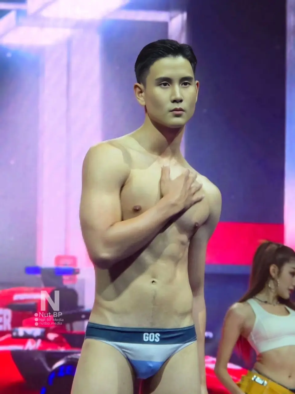ประกวดชายหล่อ