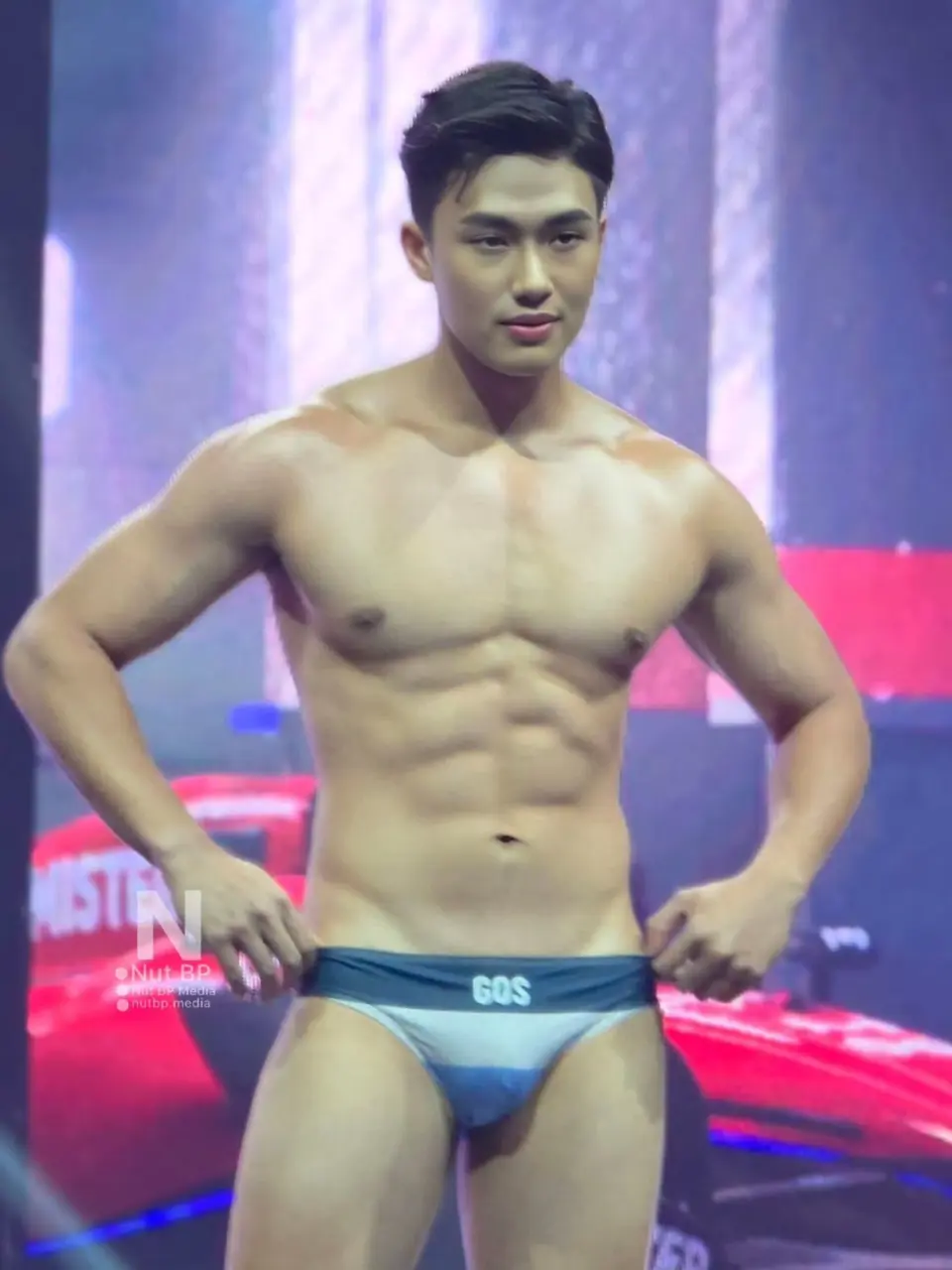 ประกวดชายหล่อ