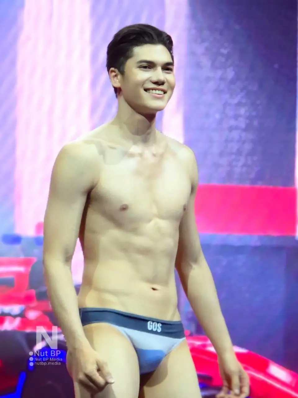 ประกวดชายหล่อ