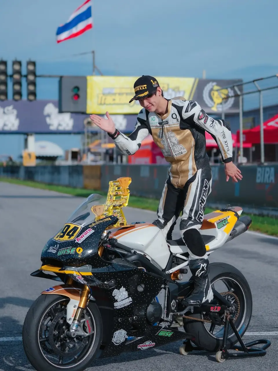 อิงค์ อัศวานันท์ แชมป์Super Bike