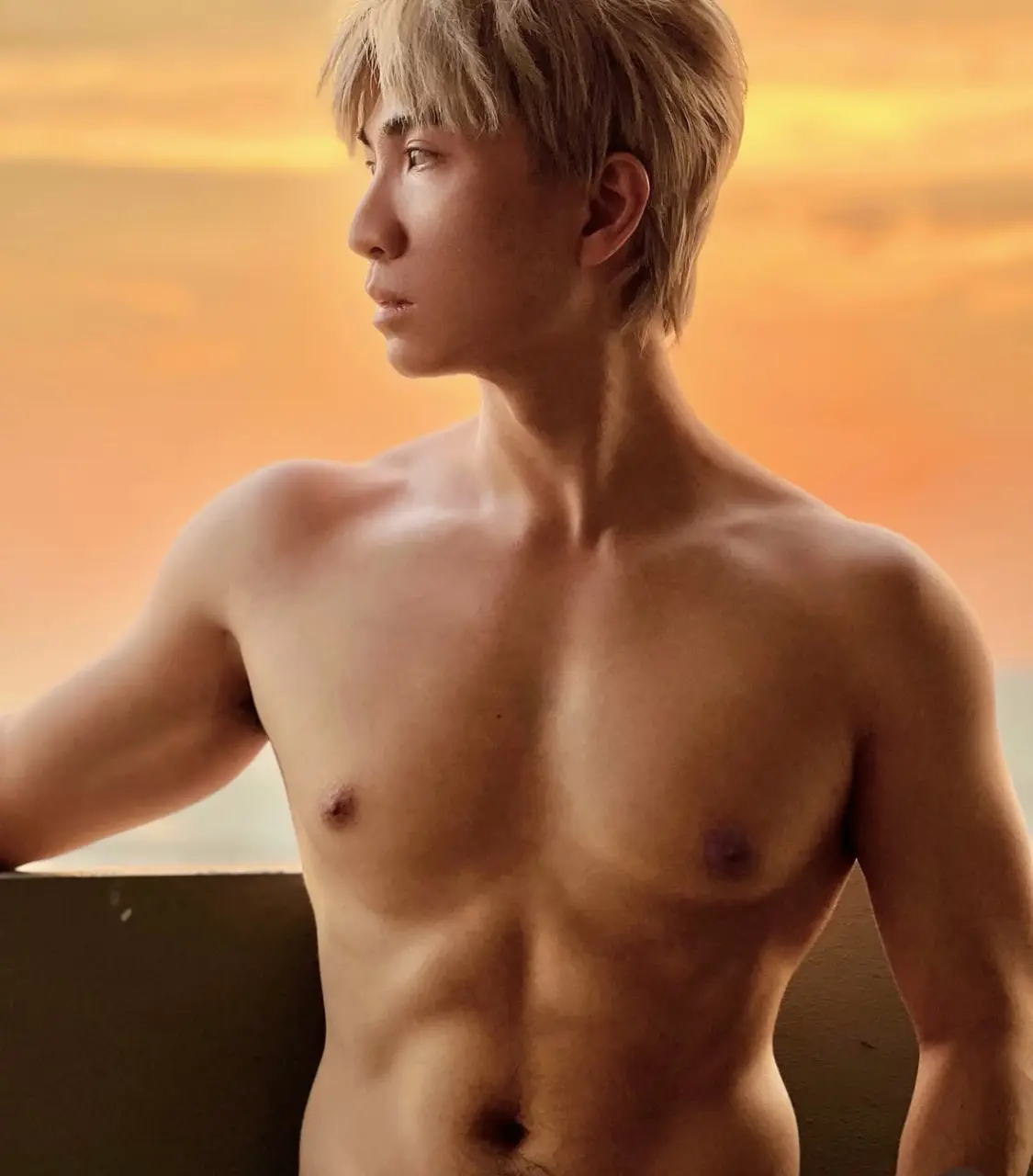 ผู้ชาย นมสวย {31}