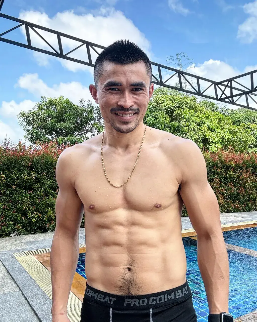 หนวดไหนใครดี