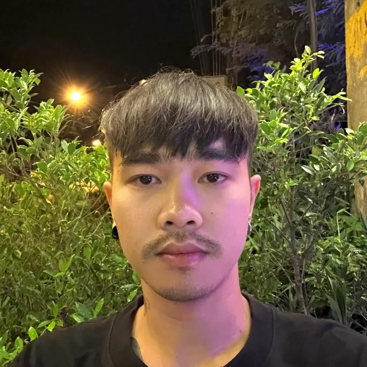 หนวดไหนใครดี