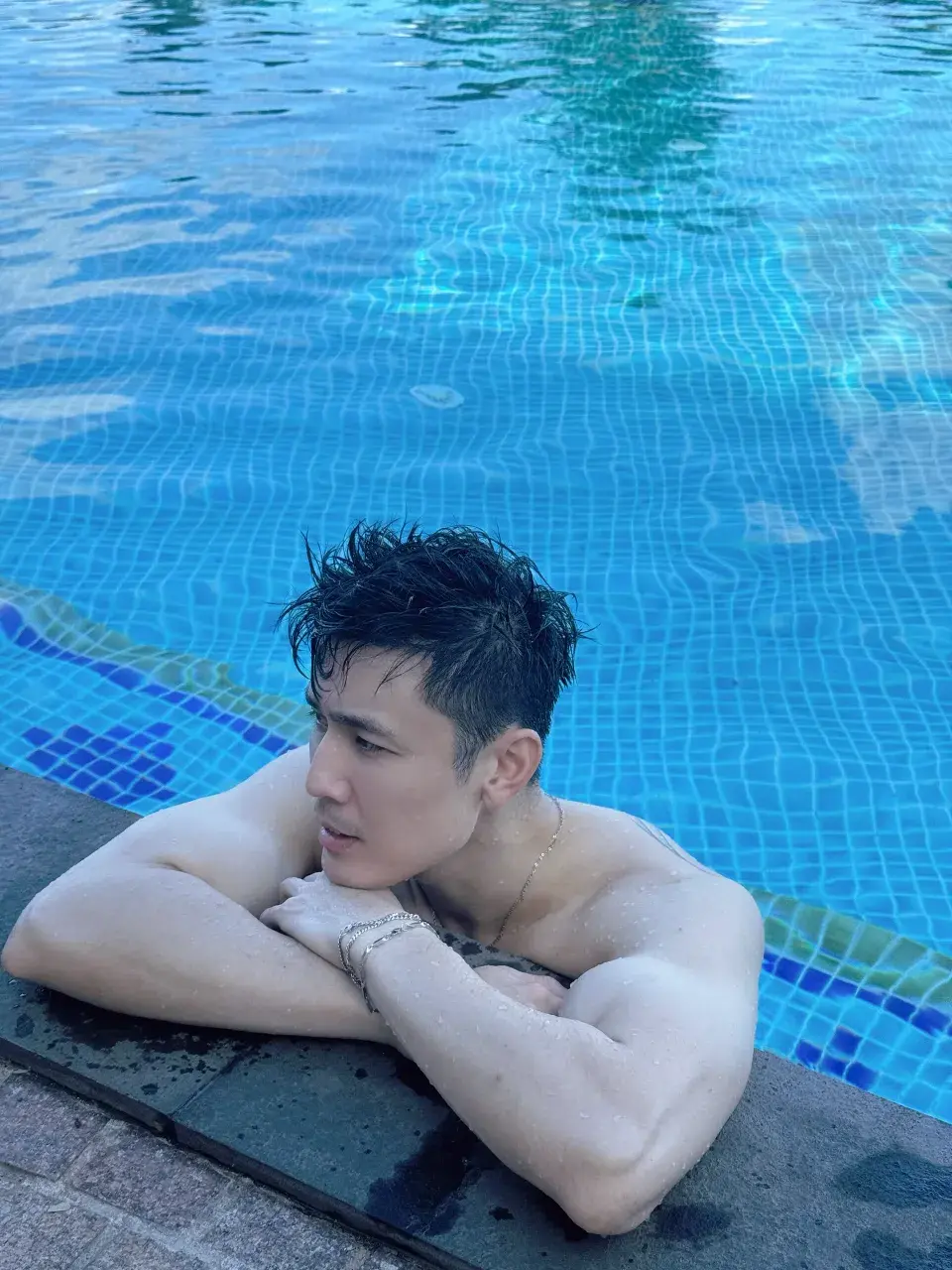 อกแน่นๆอยากซบ