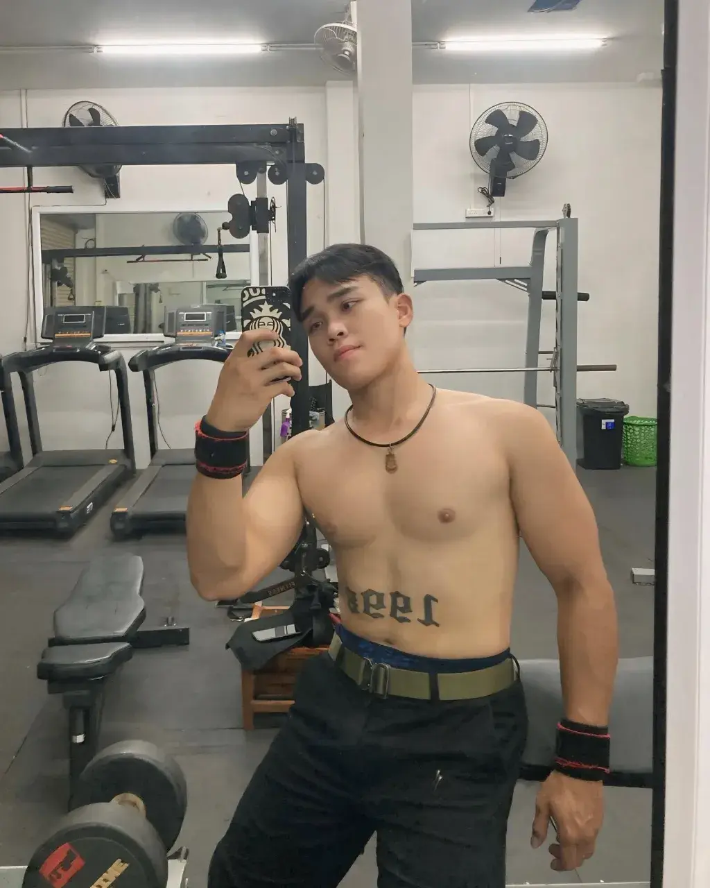 อกแน่นๆอยากซบ