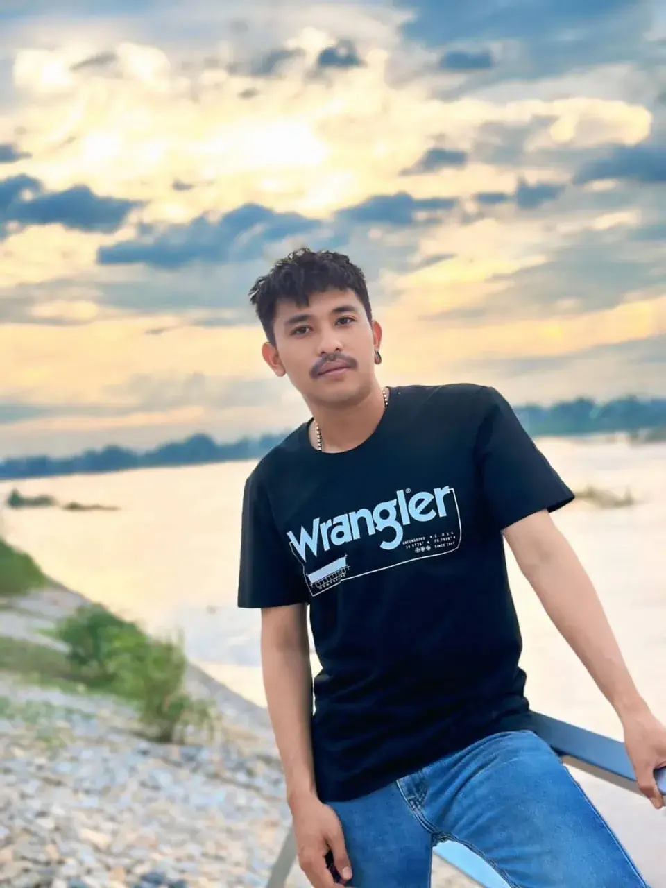 เช็คมาแล้วผู้ไว้หนวด...เสวมาก