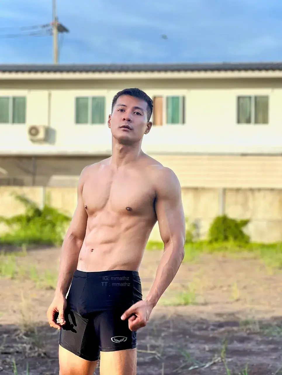 ยอมแตกกลางน้ำตก