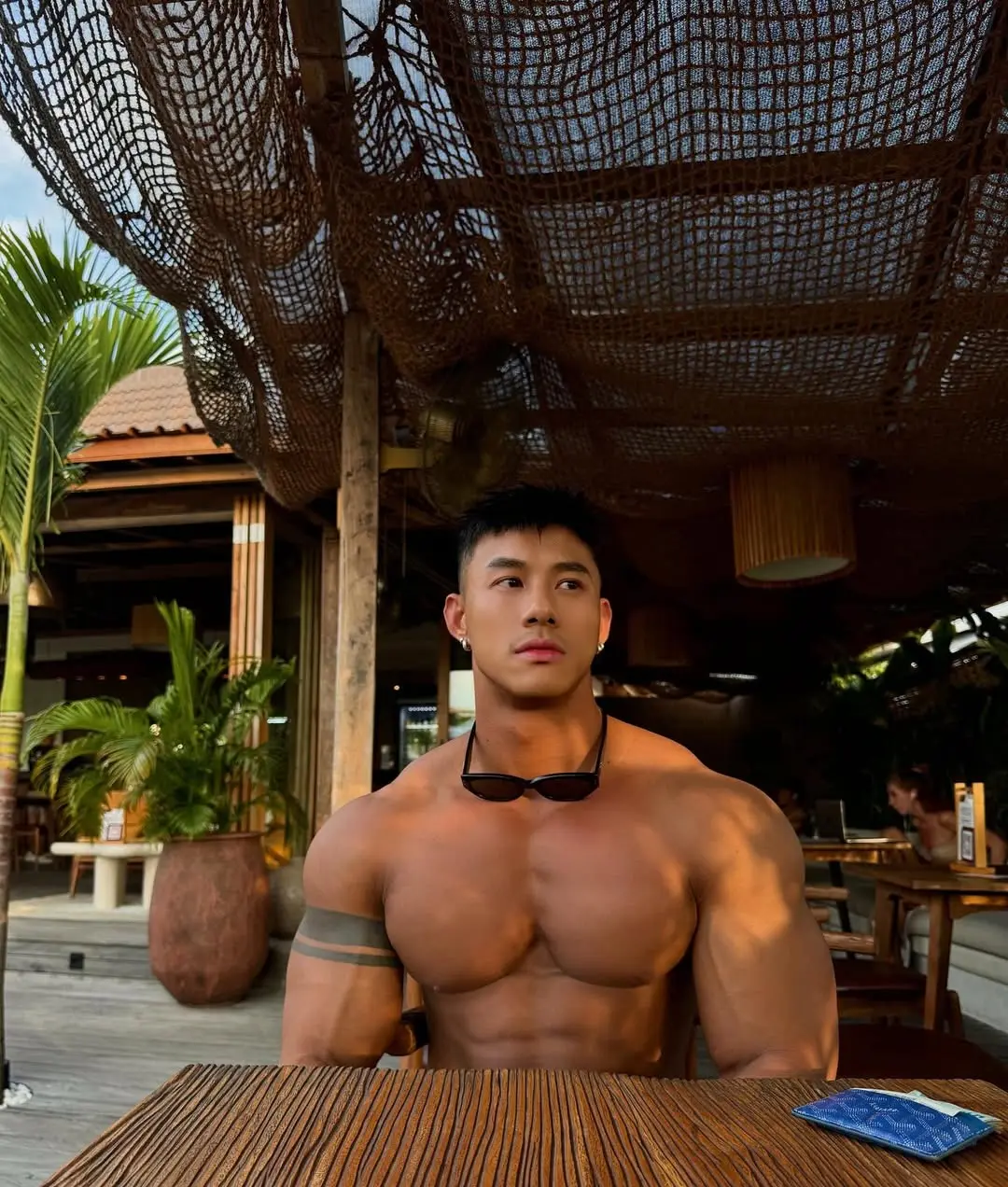 Fitness model : E V &Lambda; &Nu;