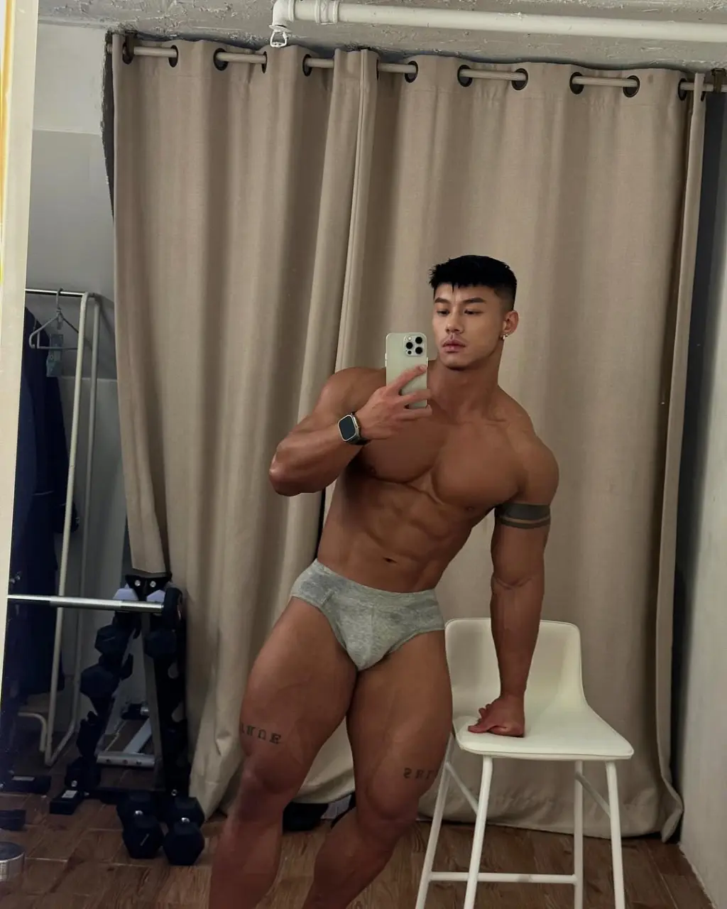 Fitness model : E V &Lambda; &Nu;