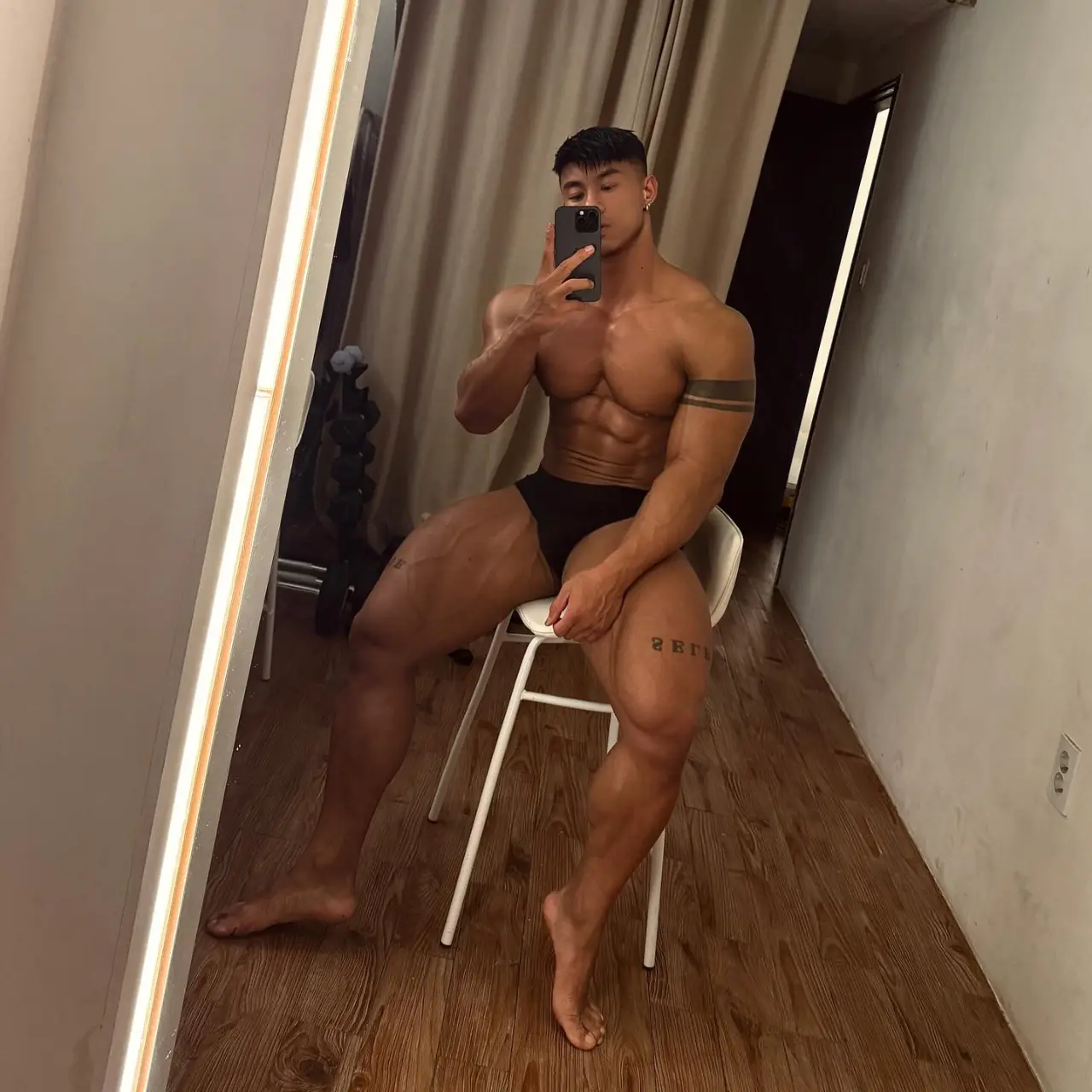 Fitness model : E V &Lambda; &Nu;