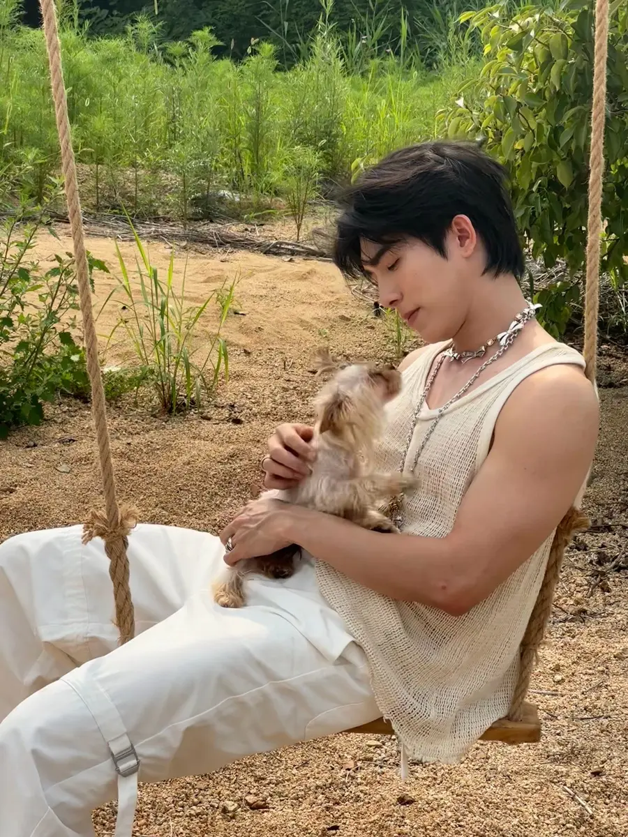 บูม รวีวิชญ์ @ Harper&rsquo;s BAZAAR China August 2025