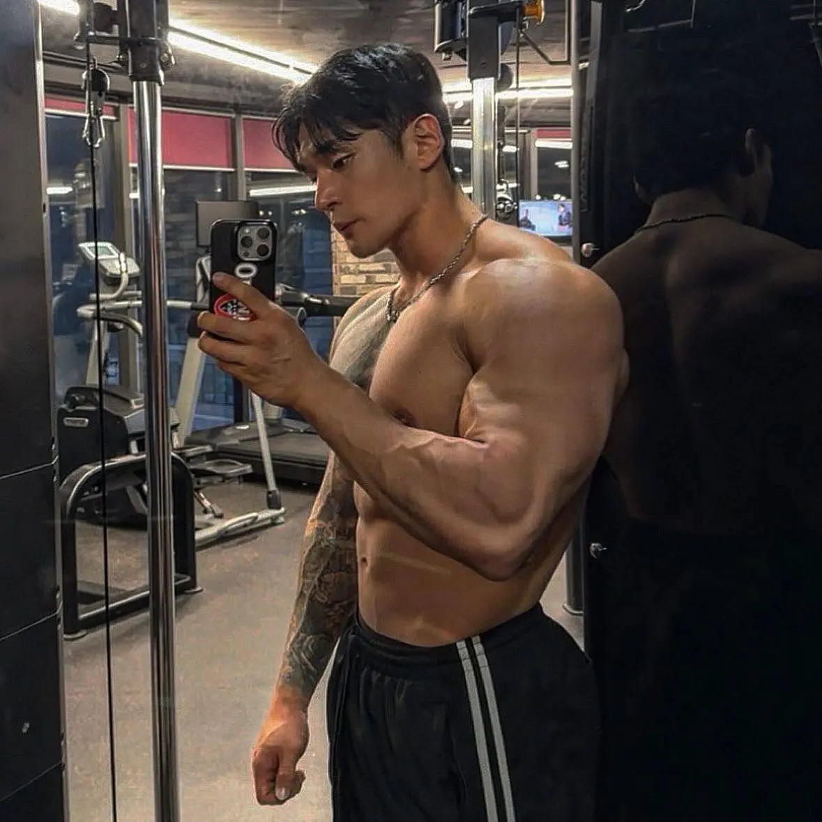 หนุ่มเกาหลีงานดี มีวาร์ป ( IG : zin___zero )