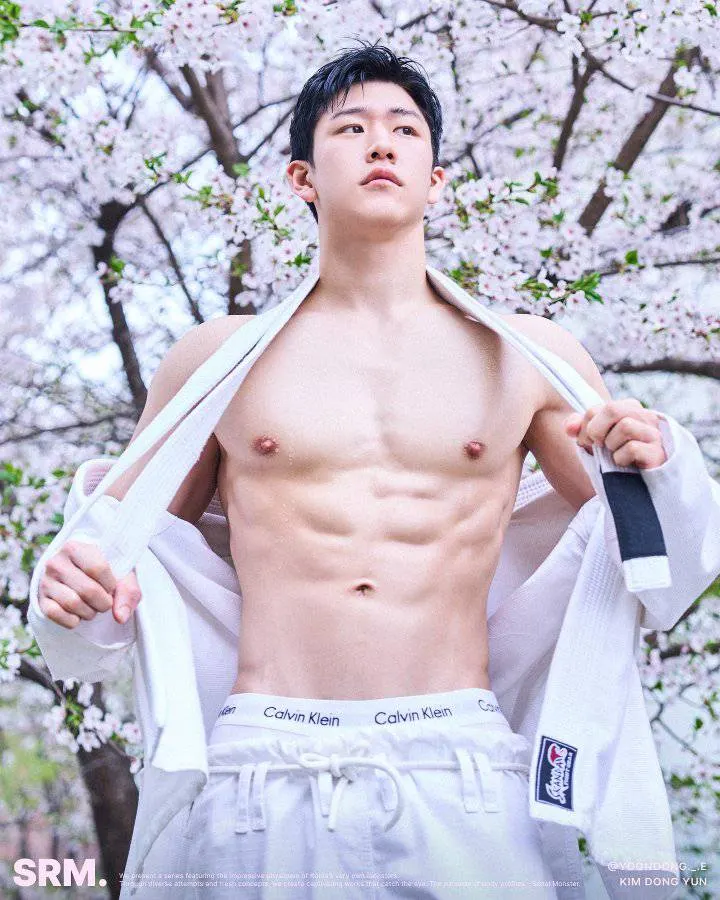 หนุ่มเกาหลีงานดี มีวาร์ป ( IG : yoondong._.e )