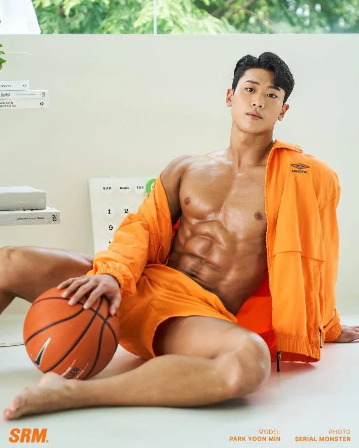 หนุ่มเกาหลีงานดี มีวาร์ป ( IG : yum_physique )