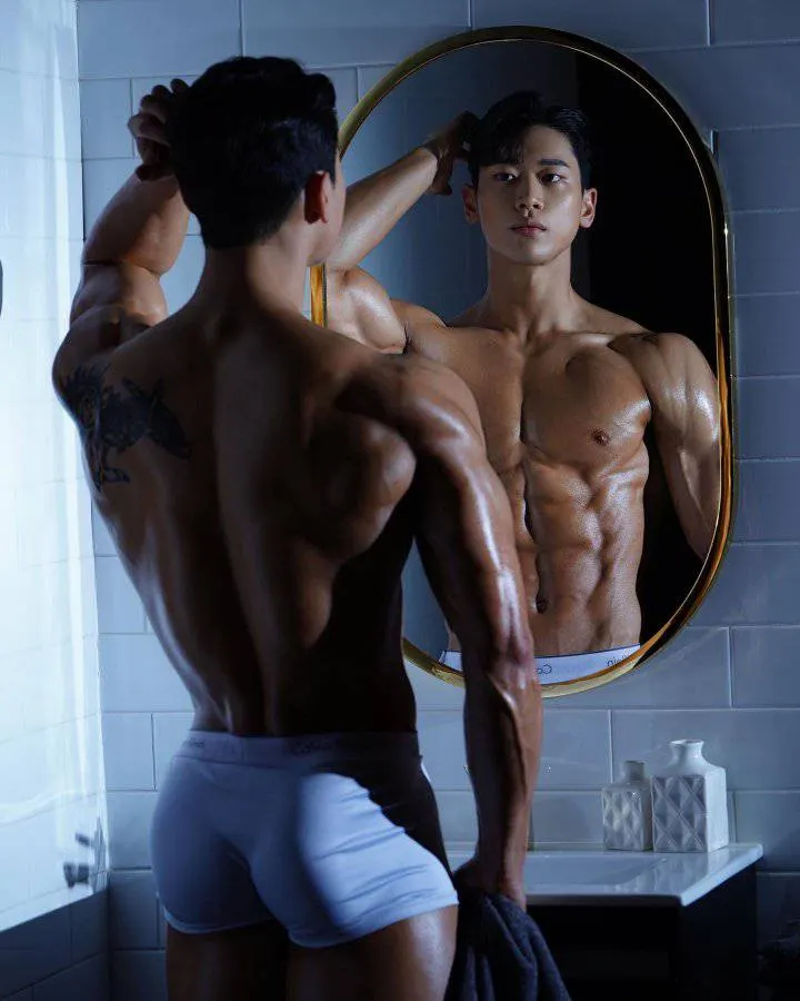 หนุ่มเกาหลีงานดี มีวาร์ป ( IG : yum_physique )