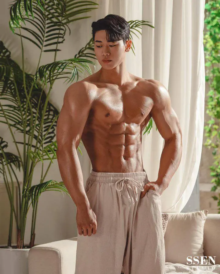 หนุ่มเกาหลีงานดี มีวาร์ป ( IG : yum_physique )