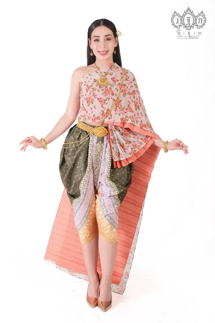 THAILAND 🇹🇭 | Thai traditional costume, ชุดไทย