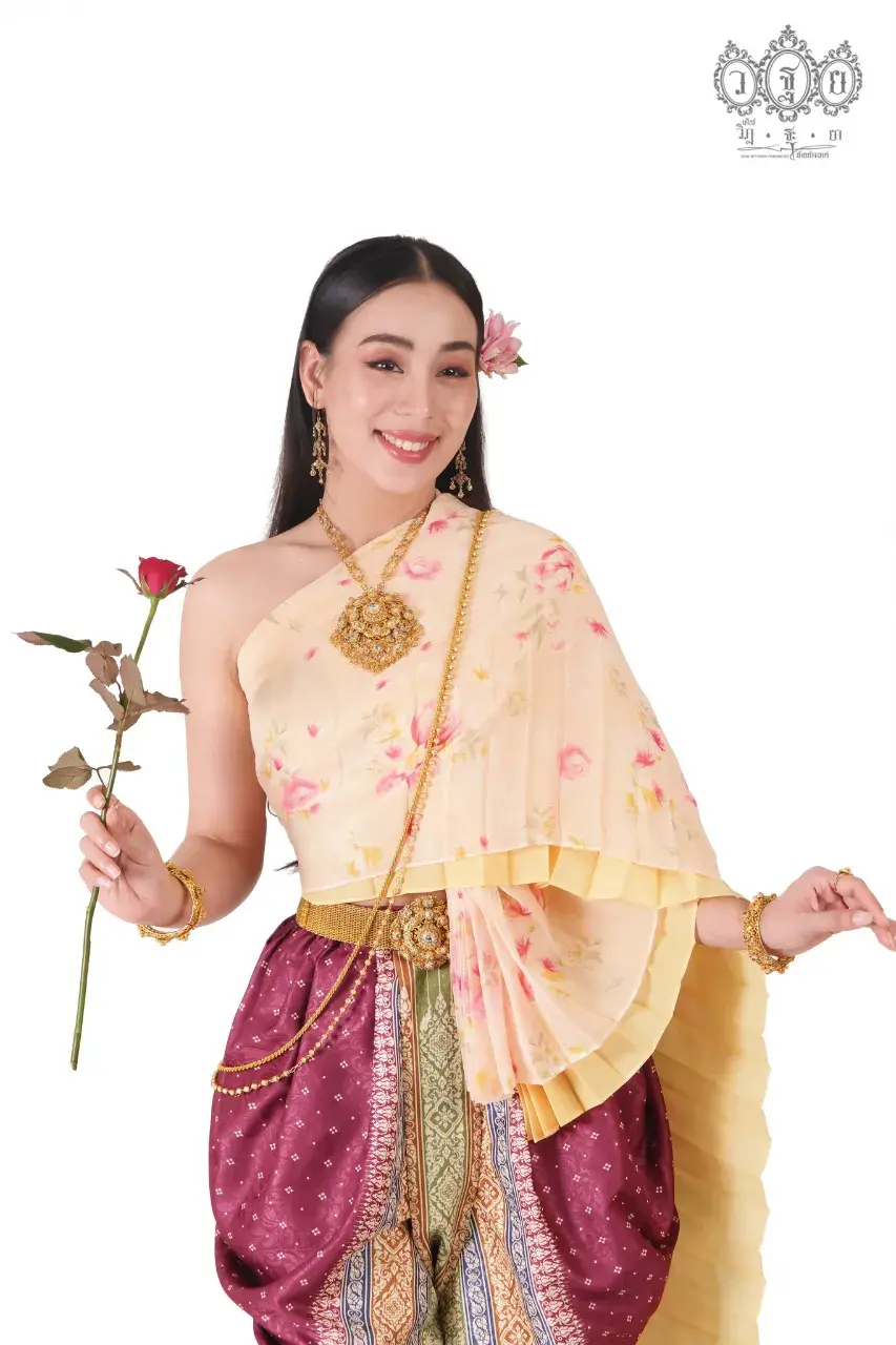 THAILAND 🇹🇭 | Thai traditional costume, ชุดไทย