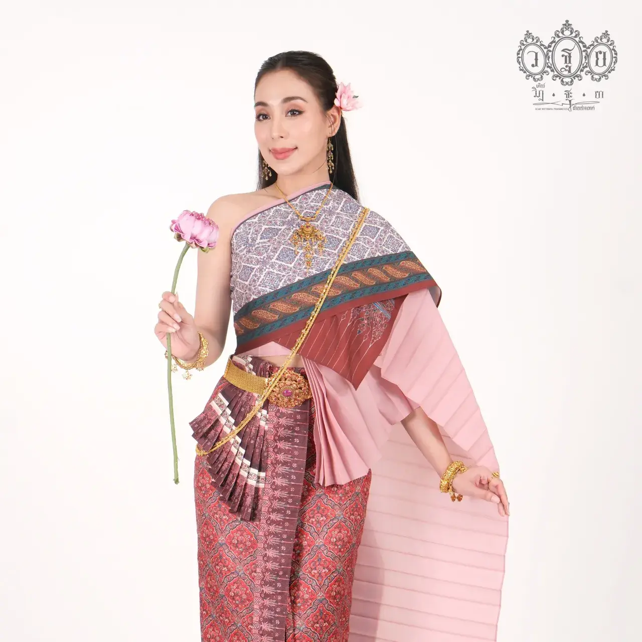 THAILAND 🇹🇭 | Thai traditional costume, ชุดไทย