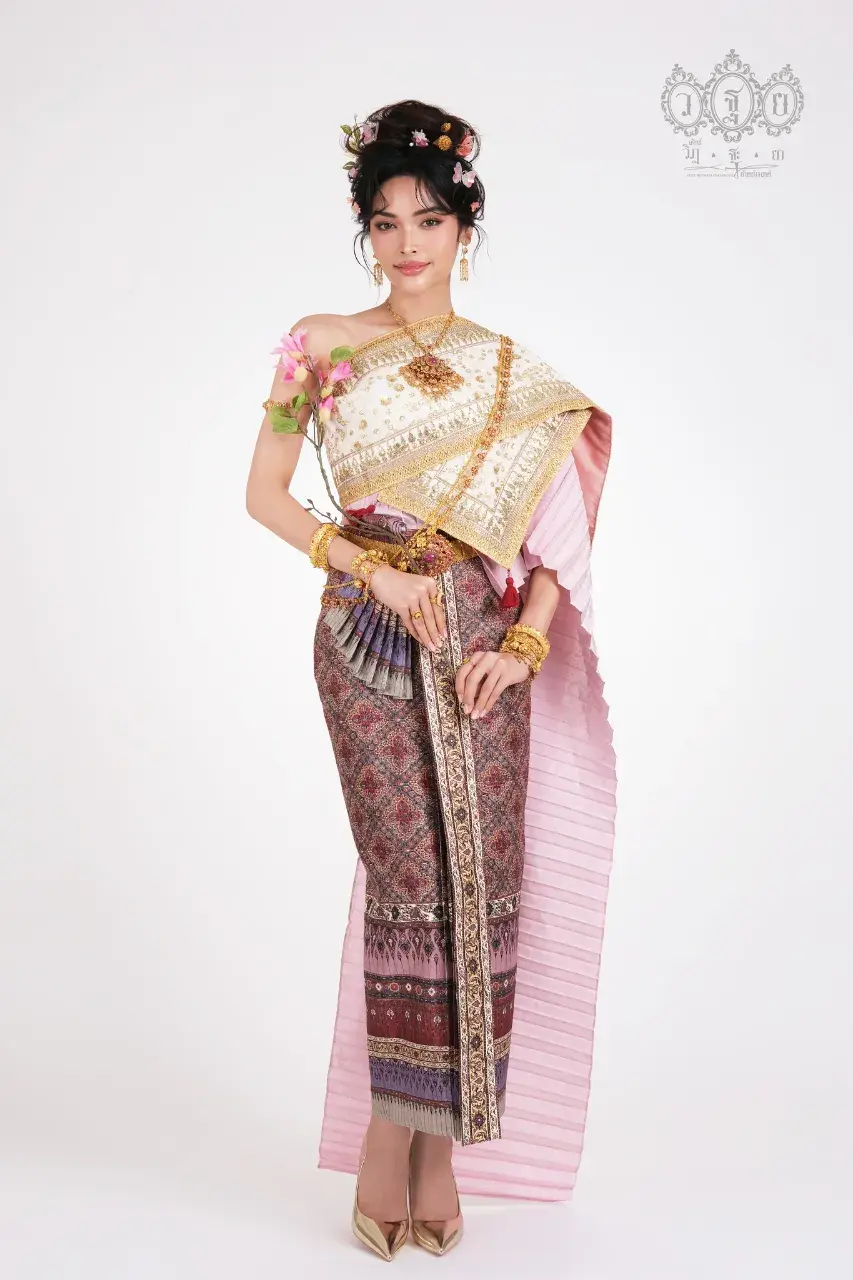 THAILAND 🇹🇭 | Thai traditional costume, ชุดไทย