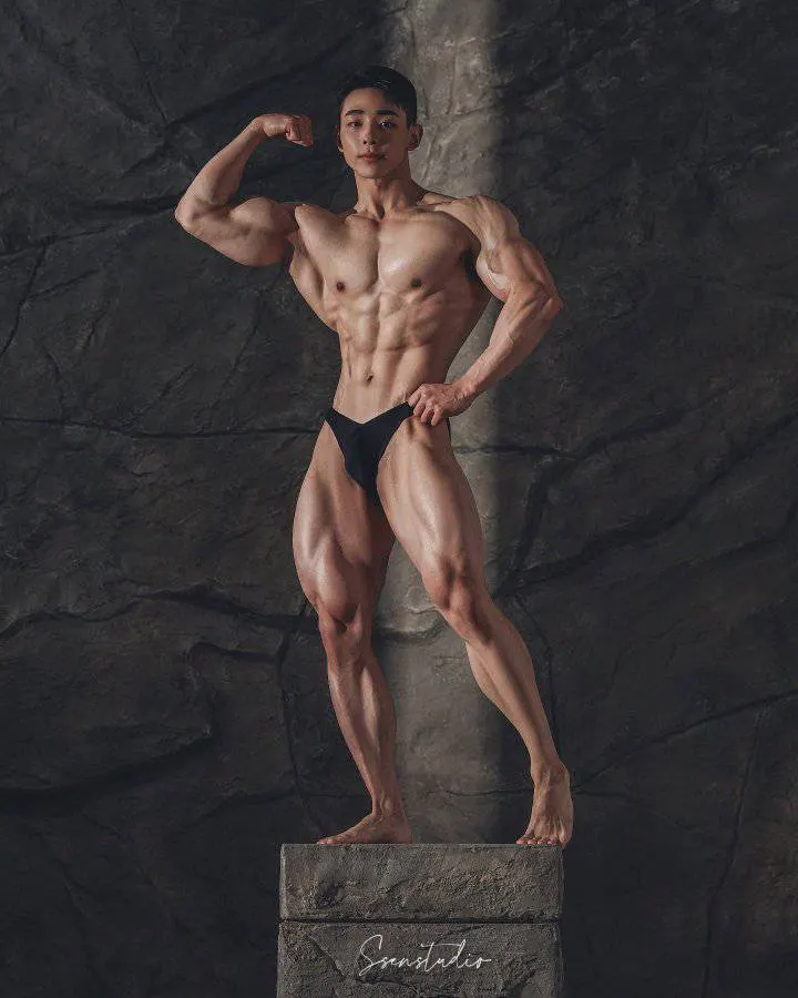 หนุ่มเกาหลีงานดี มีวาร์ป ( IG : hwan.hee_henry )