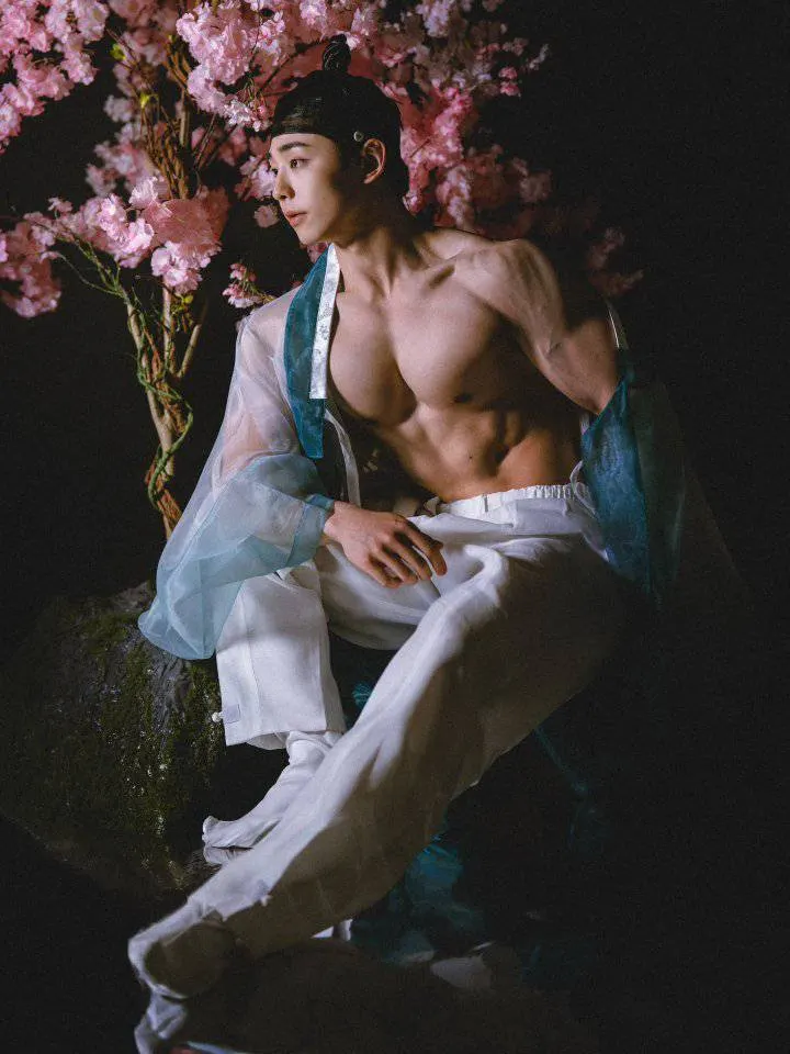 หนุ่มเกาหลีงานดี มีวาร์ป ( IG : hwan.hee_henry )