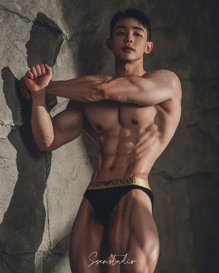 หนุ่มเกาหลีงานดี มีวาร์ป ( IG : hwan.hee_henry )