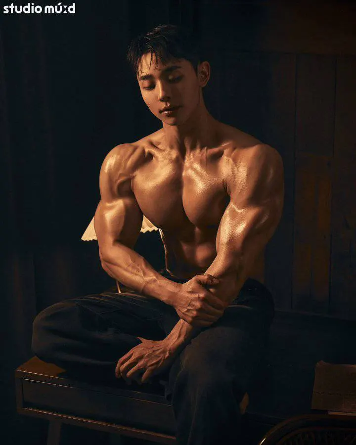 หนุ่มเกาหลีงานดี มีวาร์ป ( IG : hwan.hee_henry )