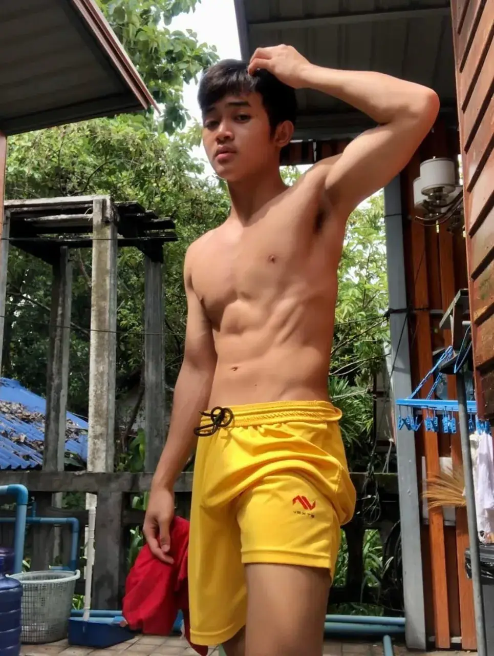 แฉะแล้วเคยอม