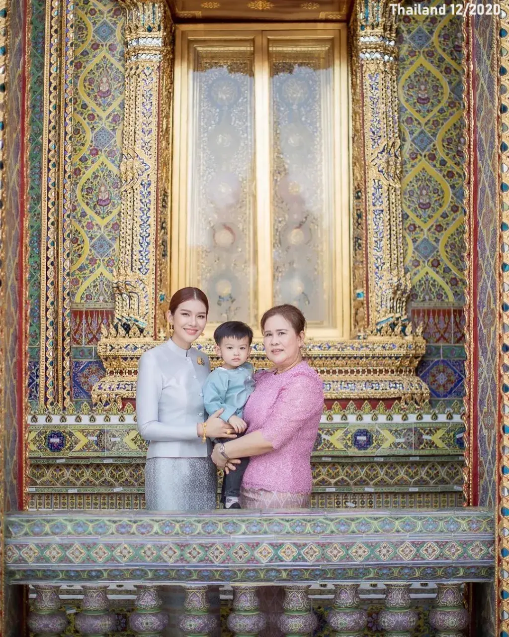 Jubjib Tanaporn in Thai Chitlada Dress 🇹🇭