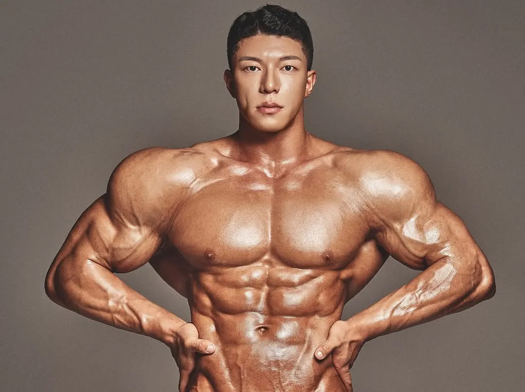 หนุ่มเกาหลีงานดี มีวาร์ป ( IG : ifbbpro_yeon )