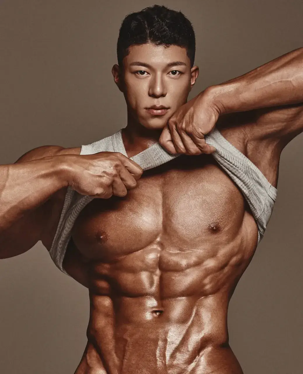 หนุ่มเกาหลีงานดี มีวาร์ป ( IG : ifbbpro_yeon )