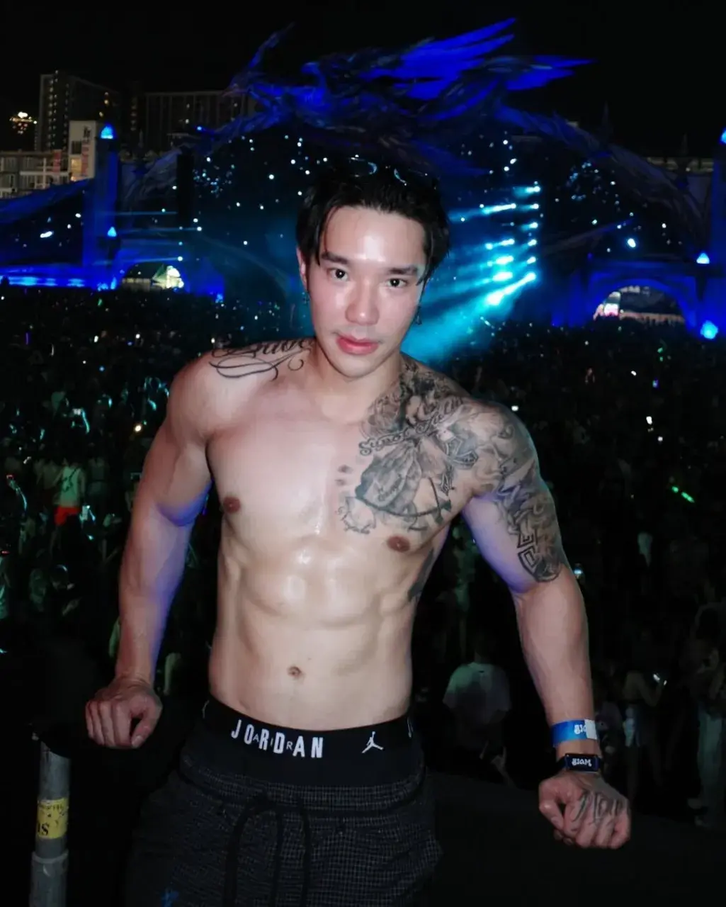 เฮียเฟยกับพวกพ้อง...แซ๋บบบ