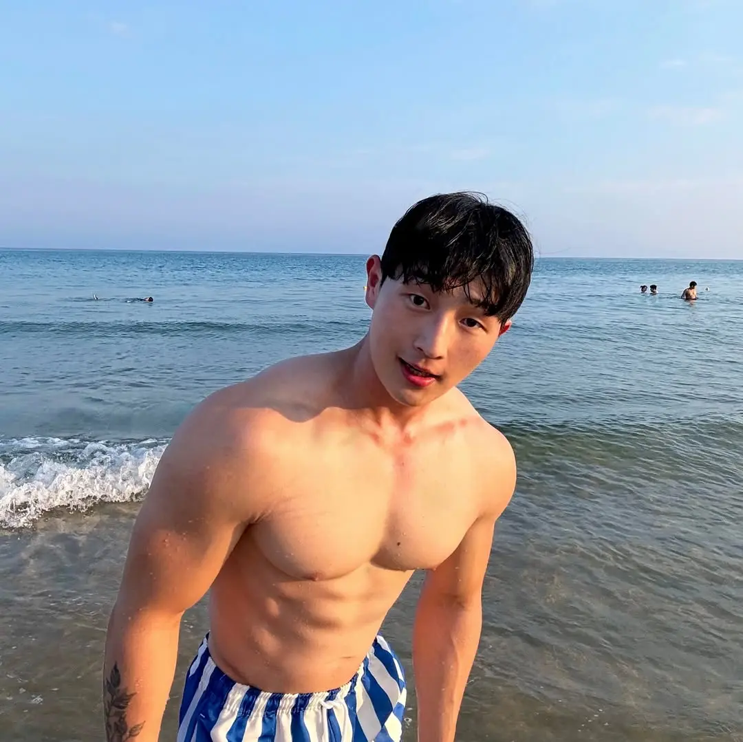 หนุ่มเกาหลีงานดี มีวาร์ป ( IG : hodu_daddy )