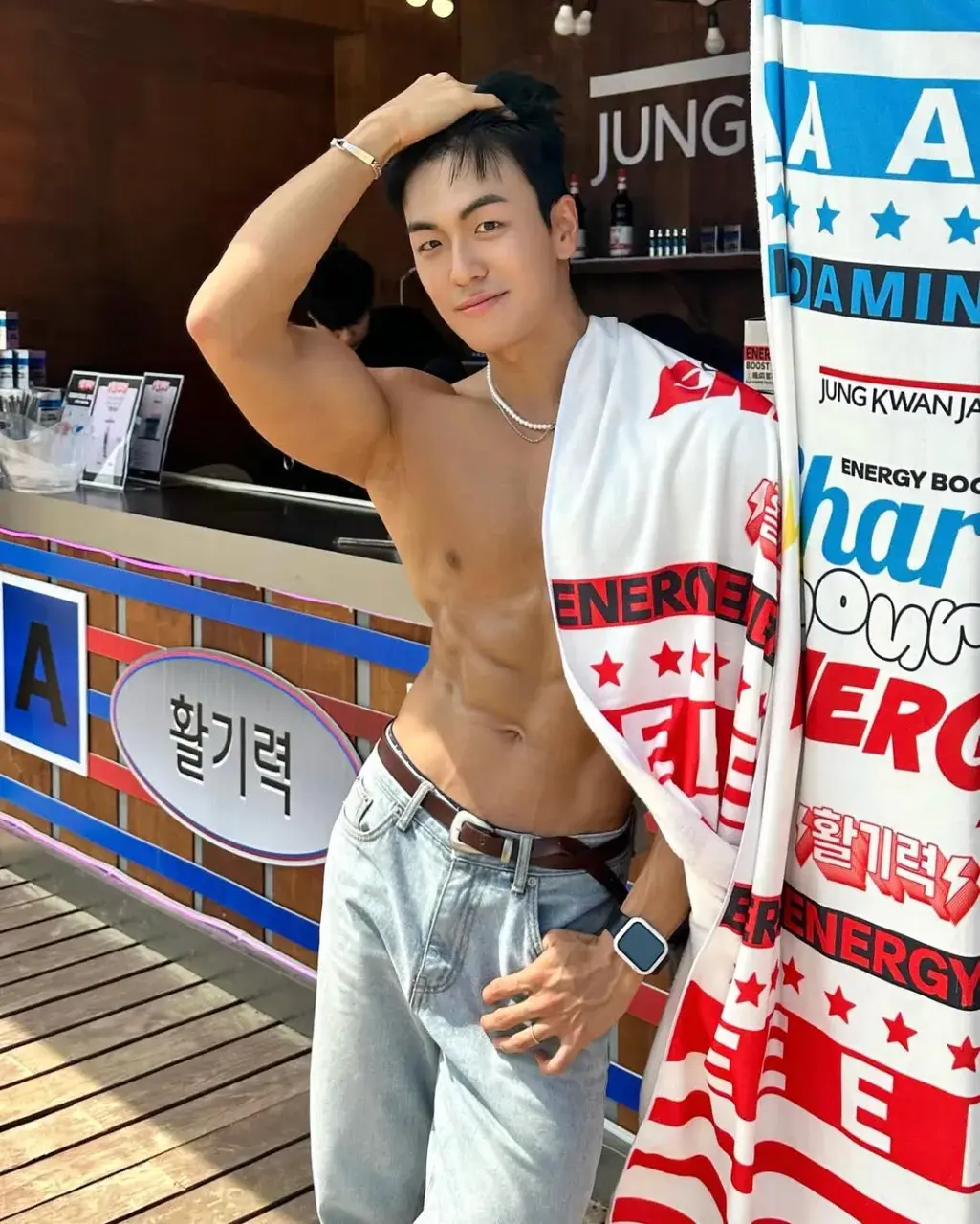 หนุ่มเกาหลีงานดี มีวาร์ป ( IG : kkyuwoo0 )