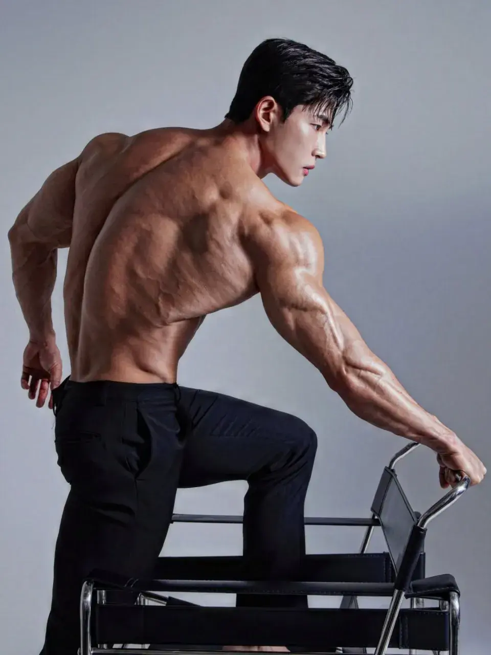 หนุ่มเกาหลีงานดี มีวาร์ป ( IG : superbody__jin )
