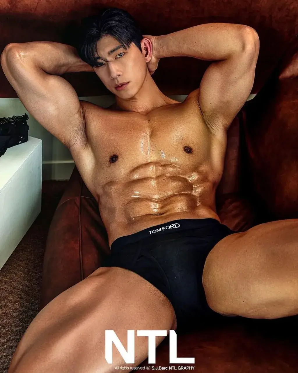 หนุ่มเกาหลีงานดี มีวาร์ป ( IG : o_manfit )
