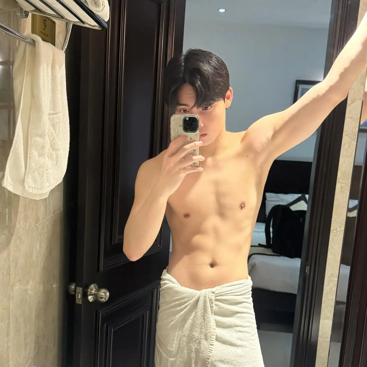 ถอดโชว์เรือนร่าง 2948