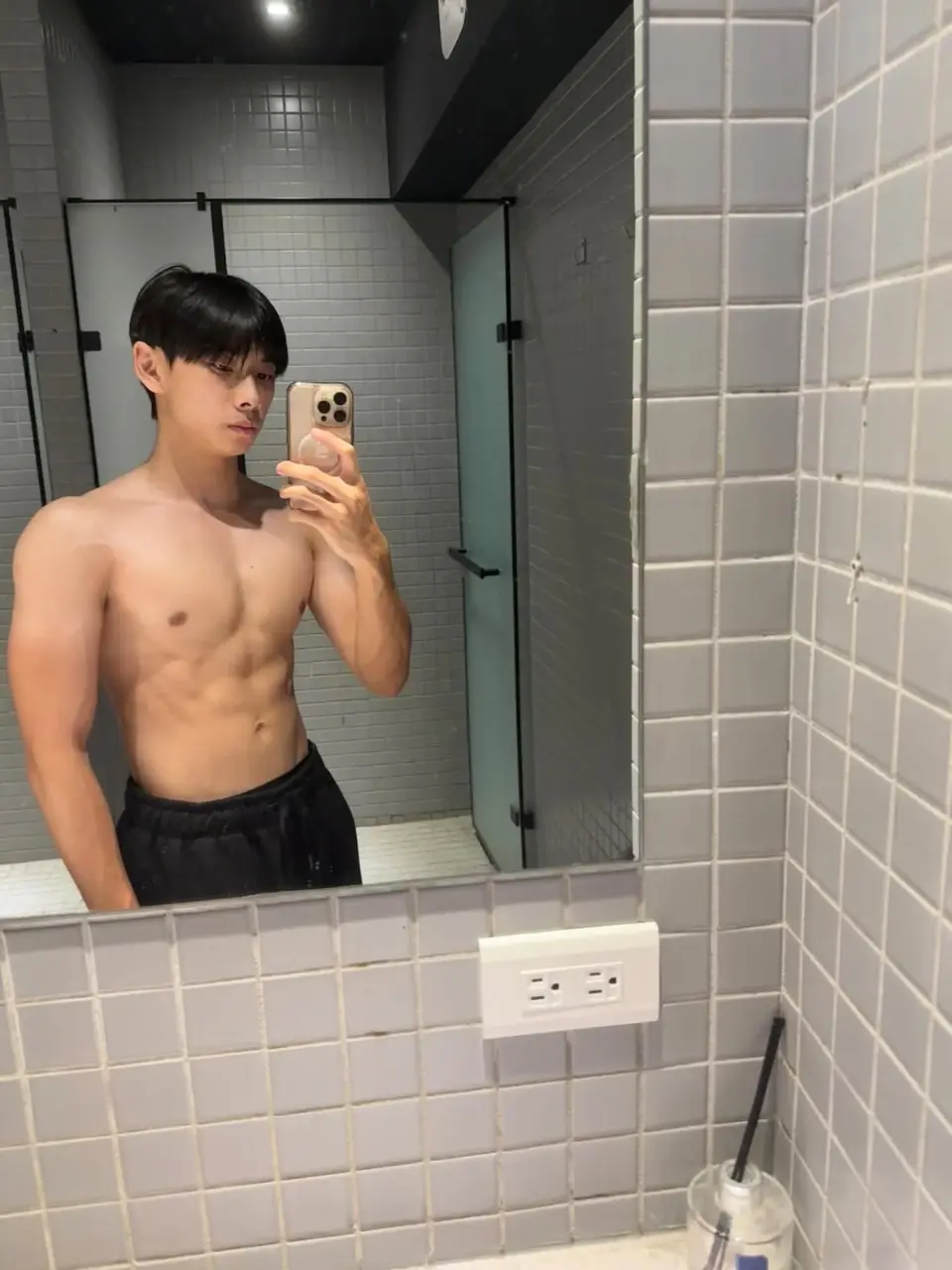 ถอดโชว์เรือนร่าง 2948