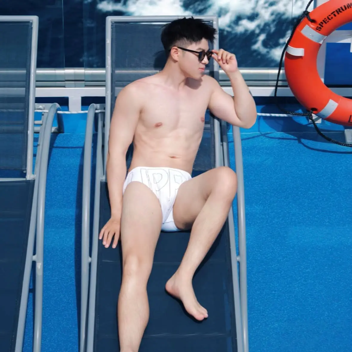 รูปหล่อเร้าอารมณ์ . 4