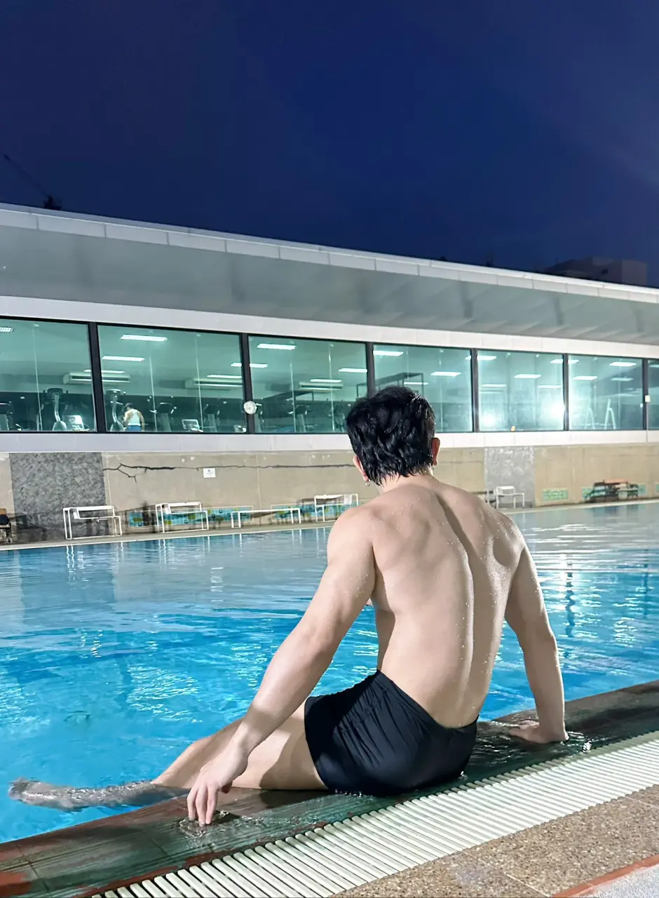 Shirtless Cute Guy : Bon Waphithak