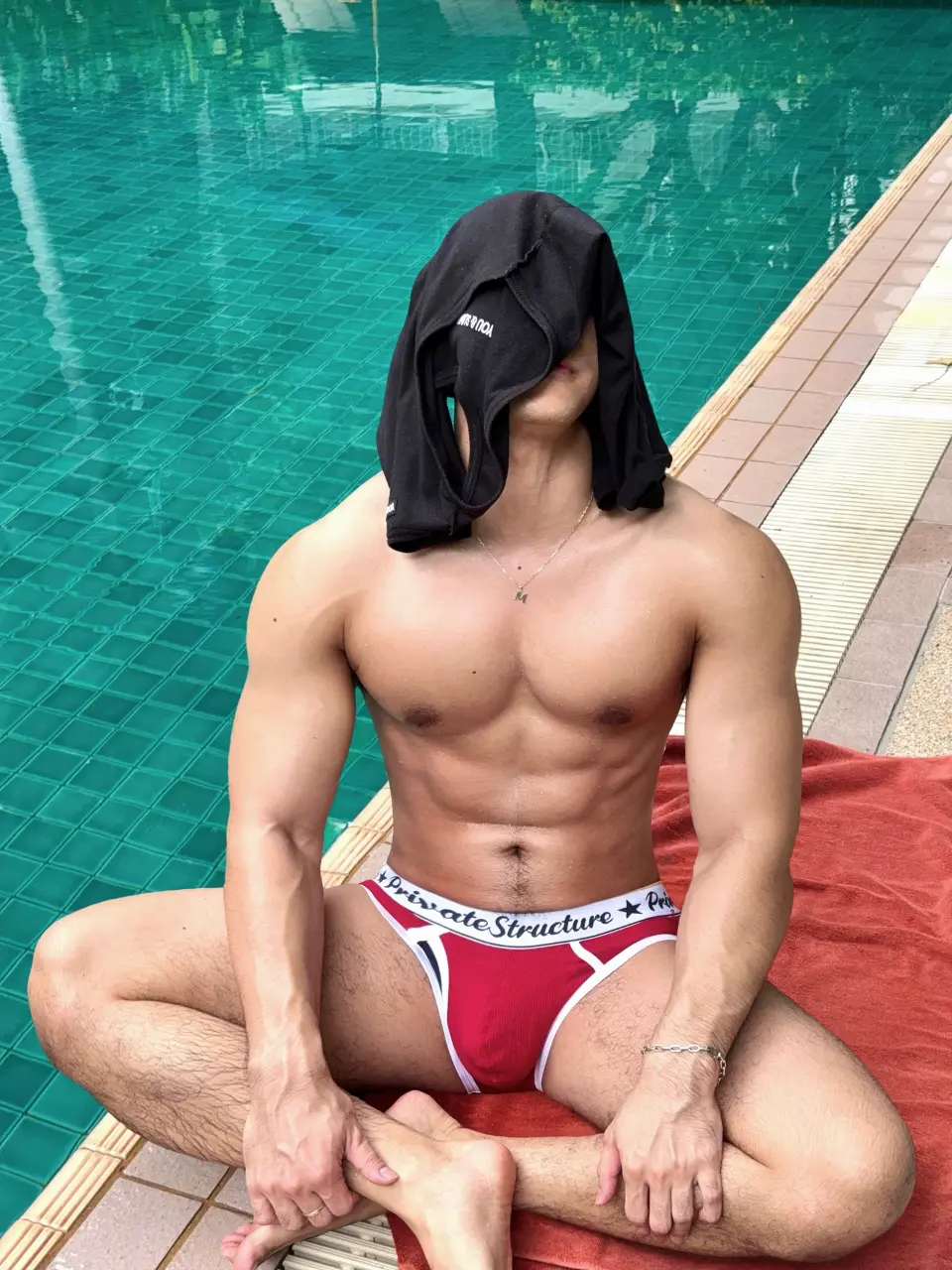 Shirtless Cute Guy : Mz.mkz