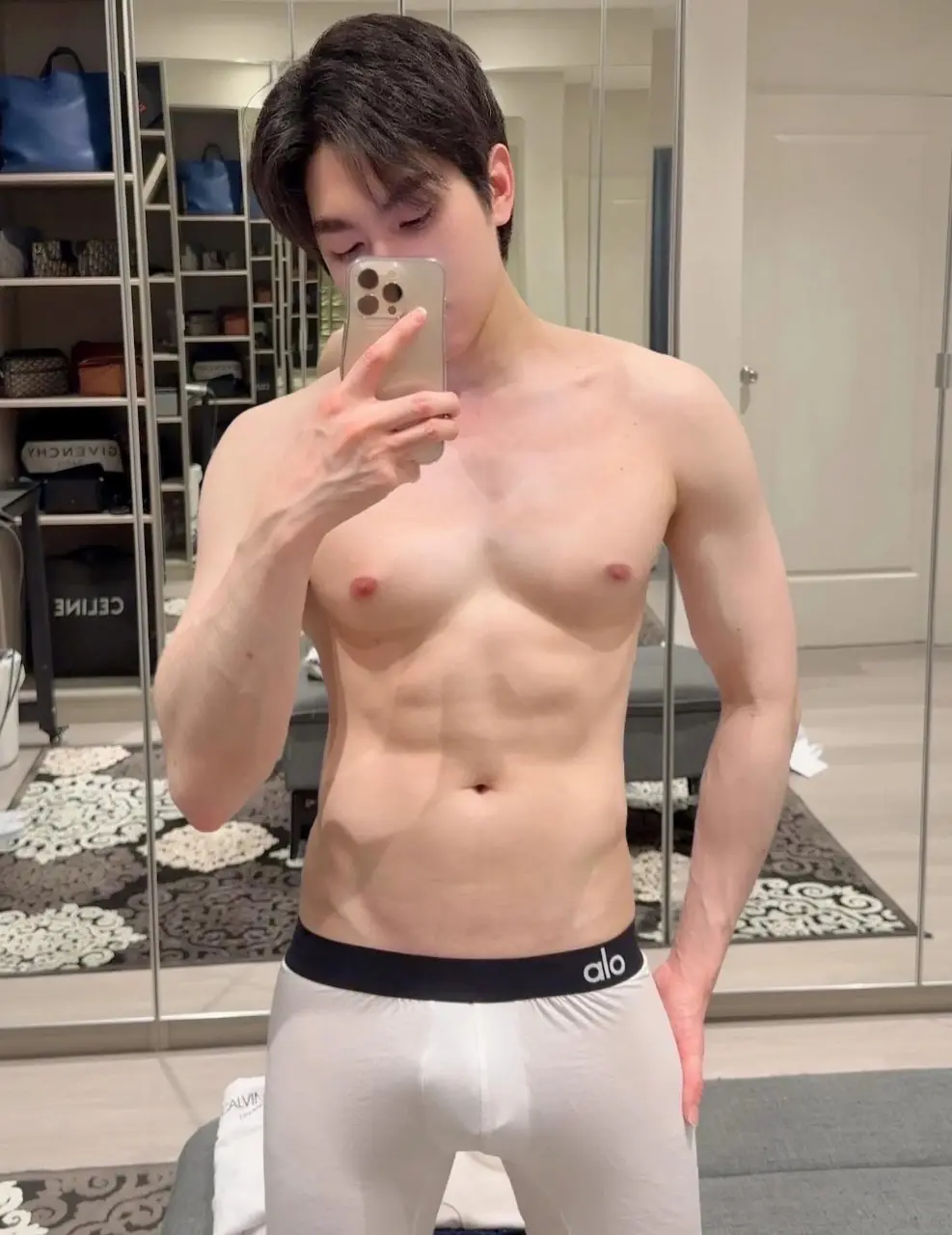 รูปหล่อเร้าอารมณ์ . 9