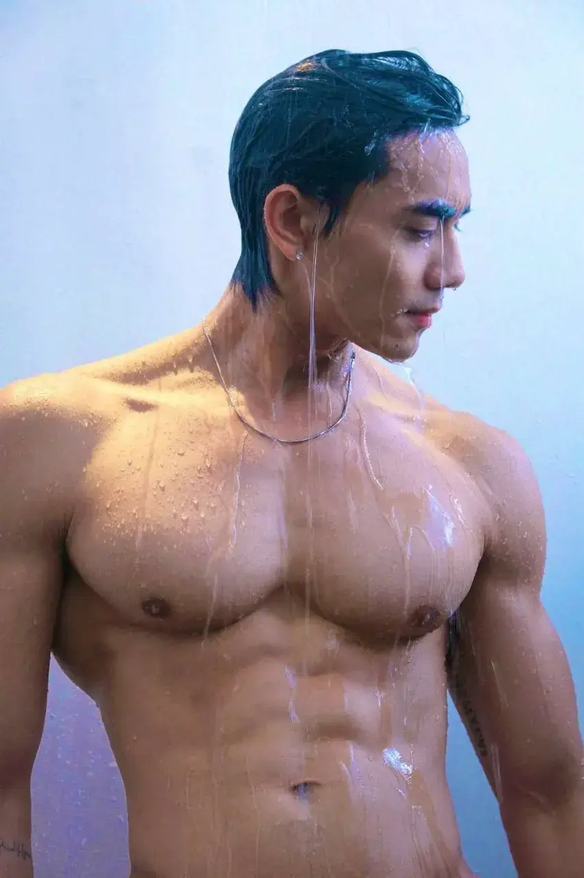 หนุ่ม..อาบน้ำ