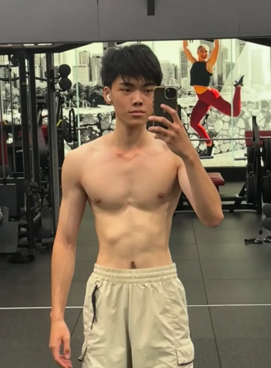 หนุ่มหล่อหลอกเสียว
