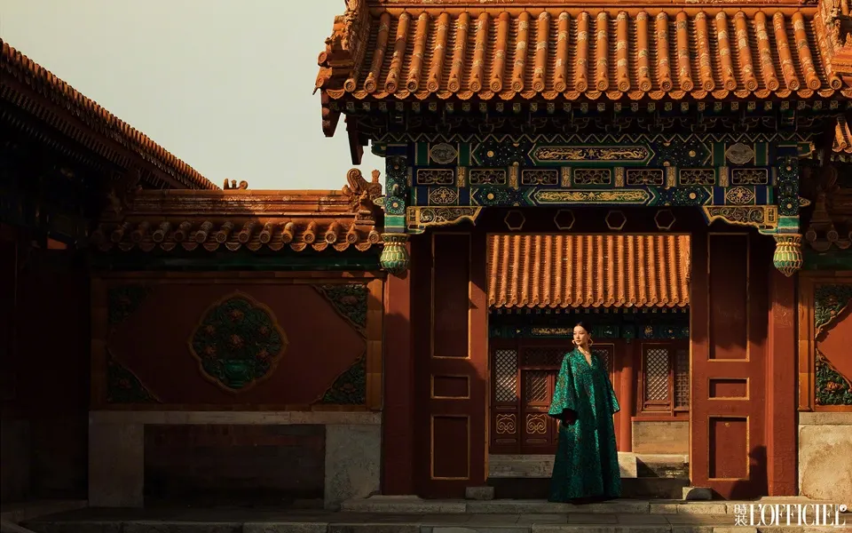 Du juan @ L&rsquo;OFFICIEL China October 2025