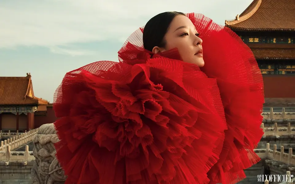 Du juan @ L&rsquo;OFFICIEL China October 2025